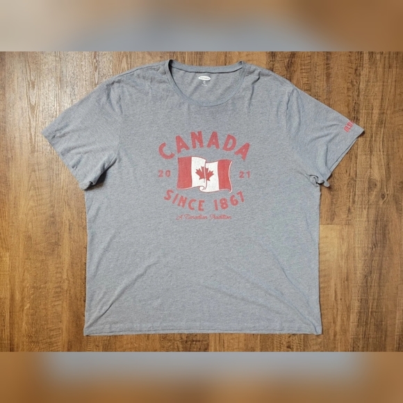FREE W BUNDLE Old Navy Canada t-shirt - Picture 1 of 8